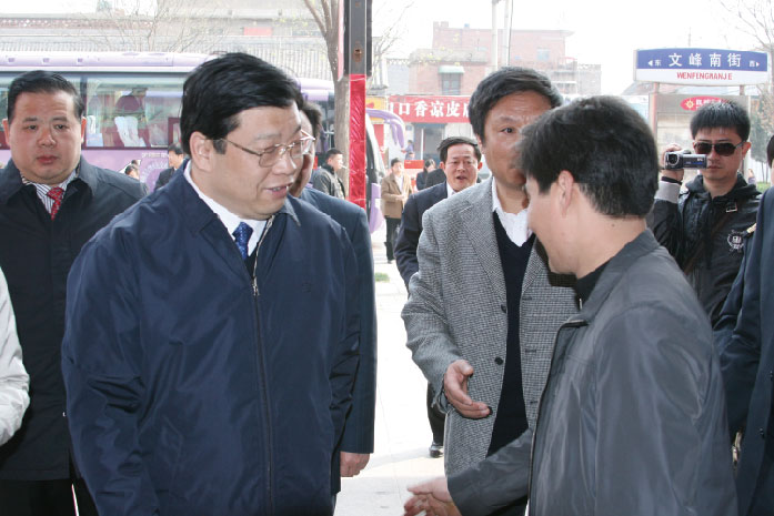 2010年安阳市原市委书记张广智、、、市长马林青莅临银河浏览器Galaxy总部视察事情